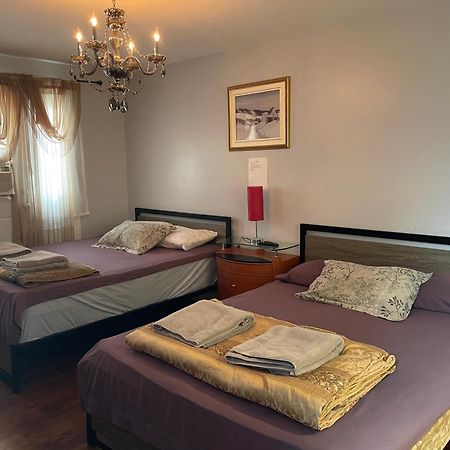 Self Service Small Breakfast, 2 Double Beds Private Room Montreal Exterior foto