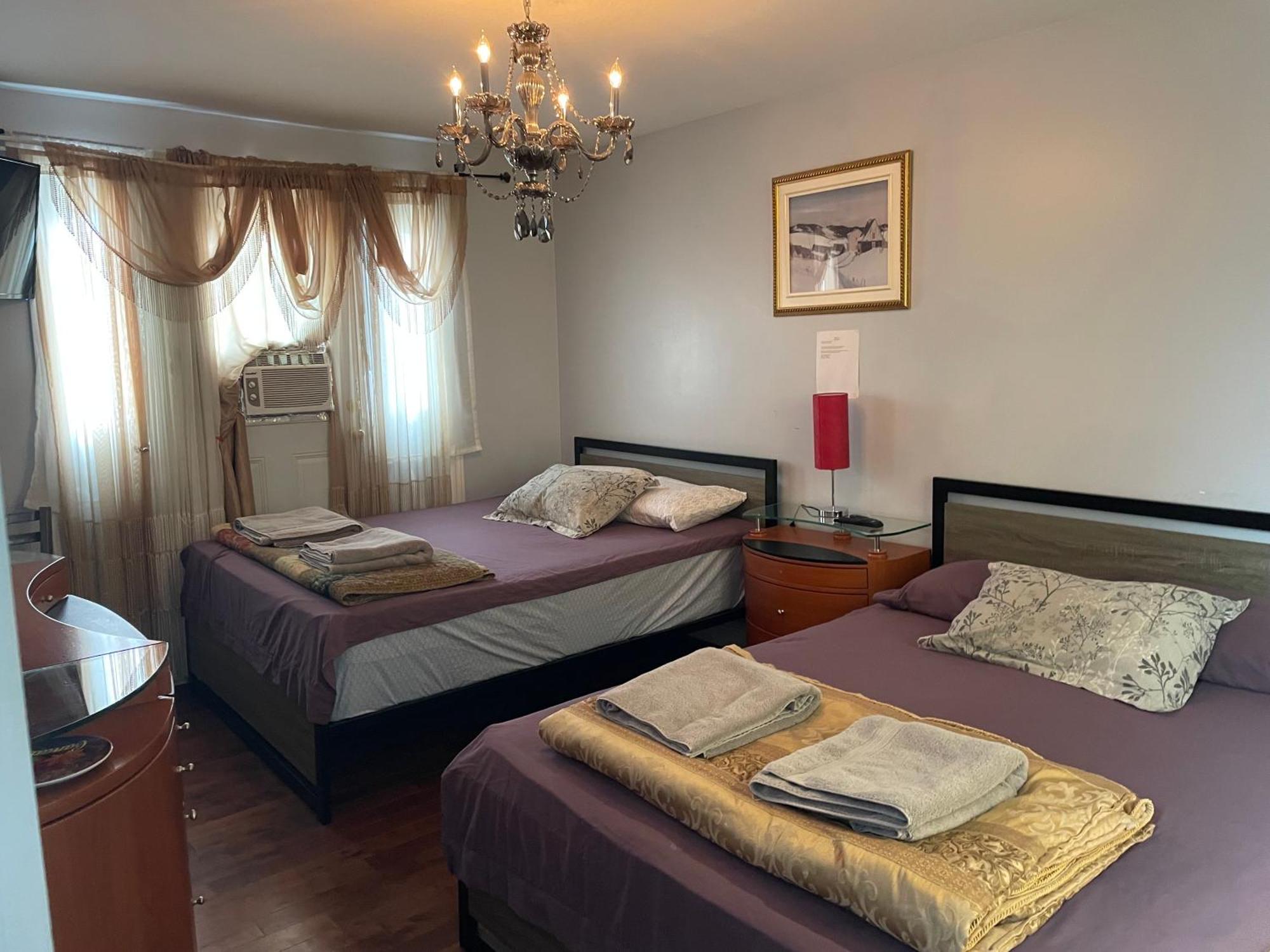 Self Service Small Breakfast, 2 Double Beds Private Room Montreal Exterior foto