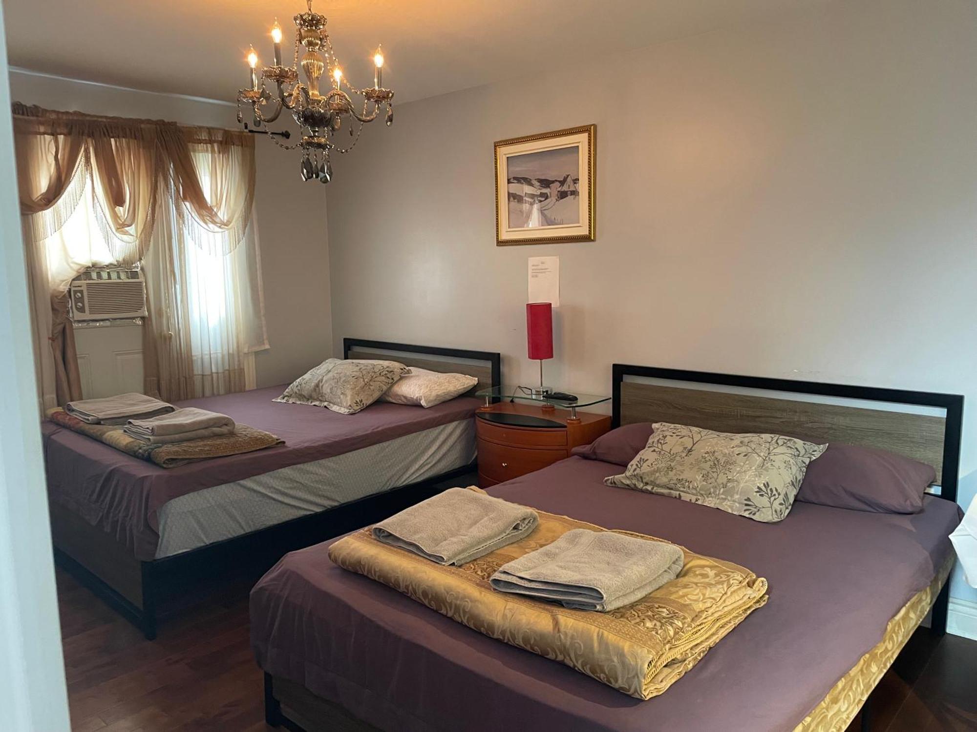 Self Service Small Breakfast, 2 Double Beds Private Room Montreal Exterior foto